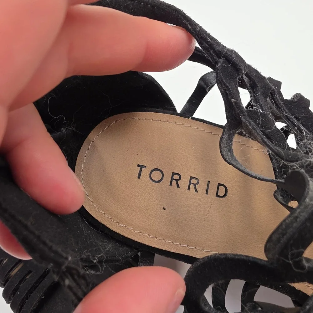 Torrid Black Faux Suede Laser Cage Wedge Sandals 7W 11156446 Peep Toe Platform
